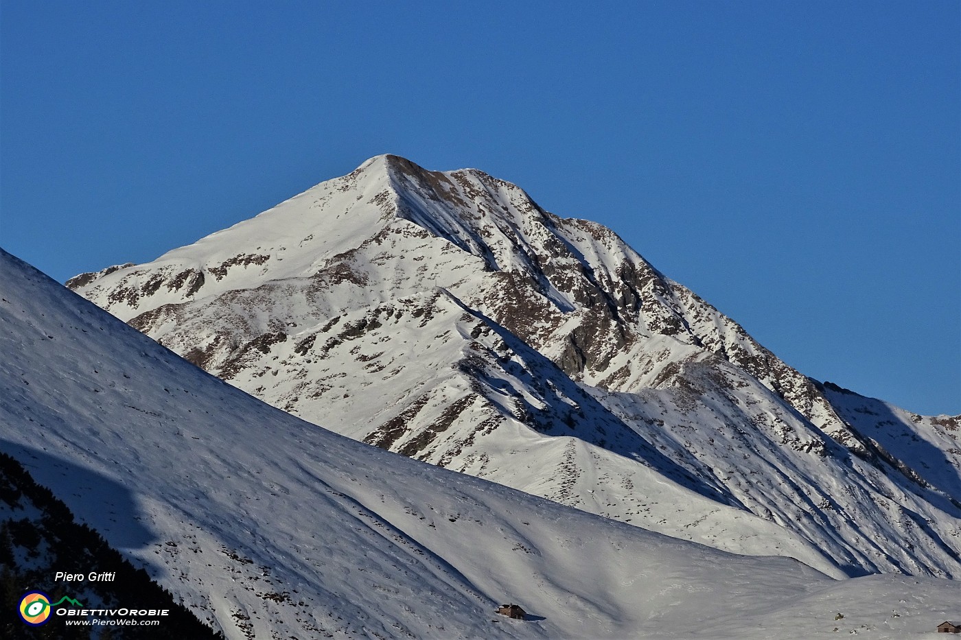 60 Zoom verso il Monte Fioraro.JPG